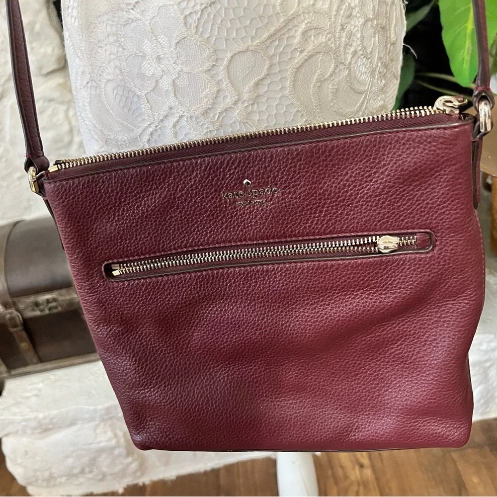 Kate Spade Jackson Zip Top Crossbody Purse Red/Purple Pebbled Leather Wine Bag
